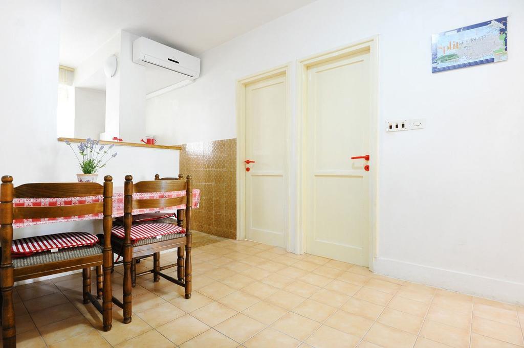 Split Central Lovely Flat Room photo